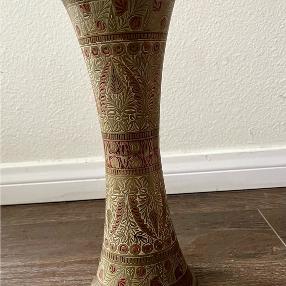 Vintage brass Taper vase h 10.5 inch - Picture 9 of 9